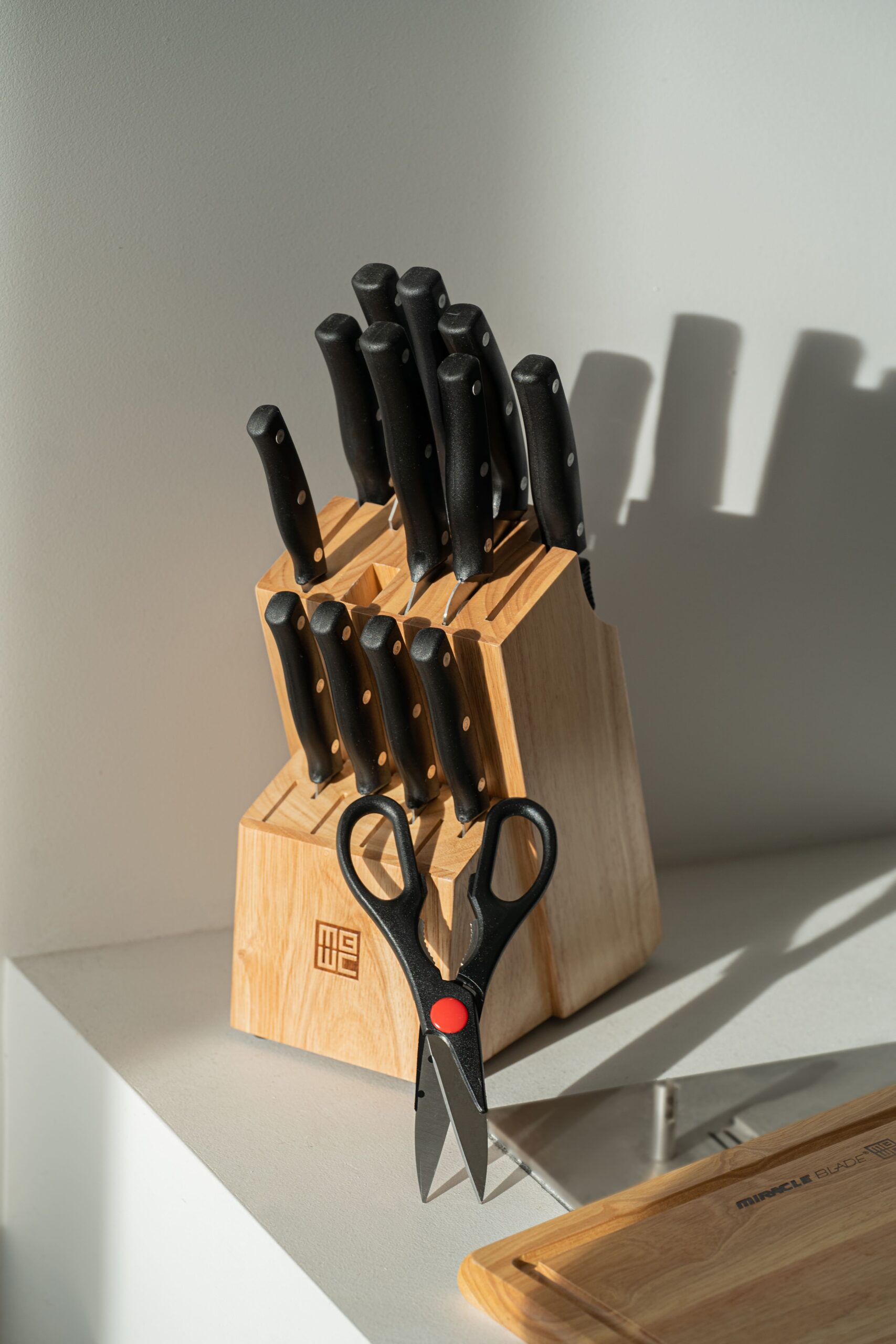 Miracle Blade Chop N' Scoop Knife: Chop, Mince, and Scoop like Spatula -  household items - by owner - housewares sale